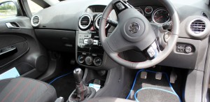 driving learner car for short people, good driving school car, easy to learn driving instructor car, safe driving school car leicester